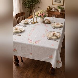 Vintage 1950s–1960s Embroidered Tablecloth – Baby Blue Floral Rectangular